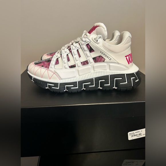 **💯% AUTHENTIC** VERSACE Trigreca Sneakers NWT - Picture 5 of 11